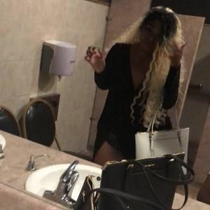 Meet your Posher, Iesha